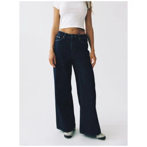 Signature Mid Wide Relaxed Jean