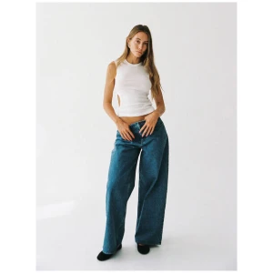 Signature Wide Leg Relaxed Jean