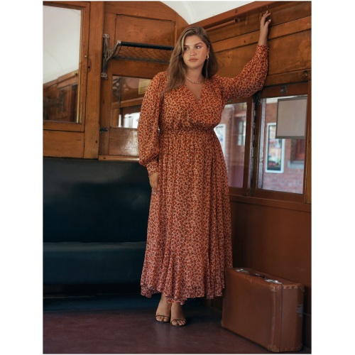 Forever New Women's Eve Curve Plus Size Long Sleeve Midi Dress in Wilmont Ditsy