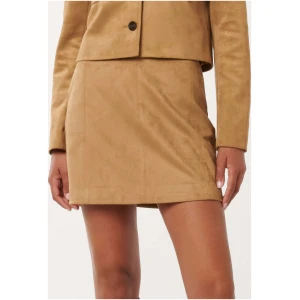 Forever New Women's Joslyn Vegan Suede Mini Skirt in Rich Caramel