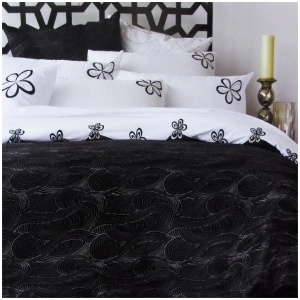 Accessorize Hypnotic Black Quilt Cover Set Queen