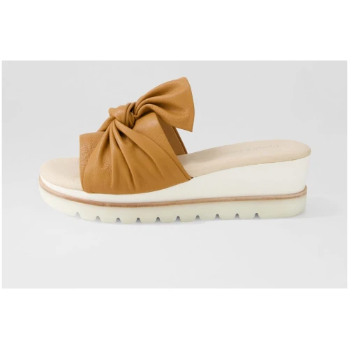 Django & Juliette Wolin Dj Dk Tan White Sole Leather Dk Tan White Sole Sandals Womens Shoes Casual Sandals Flat Sandals