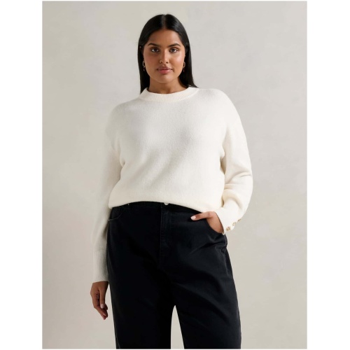 Forever New Women's Millie Curve Plus Size Crew Neck Jumper in Cream