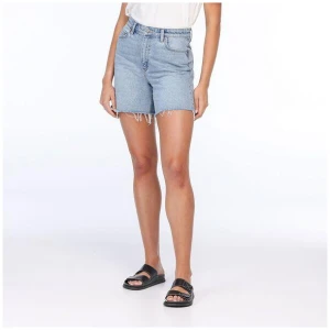 Straight Relaxed Short