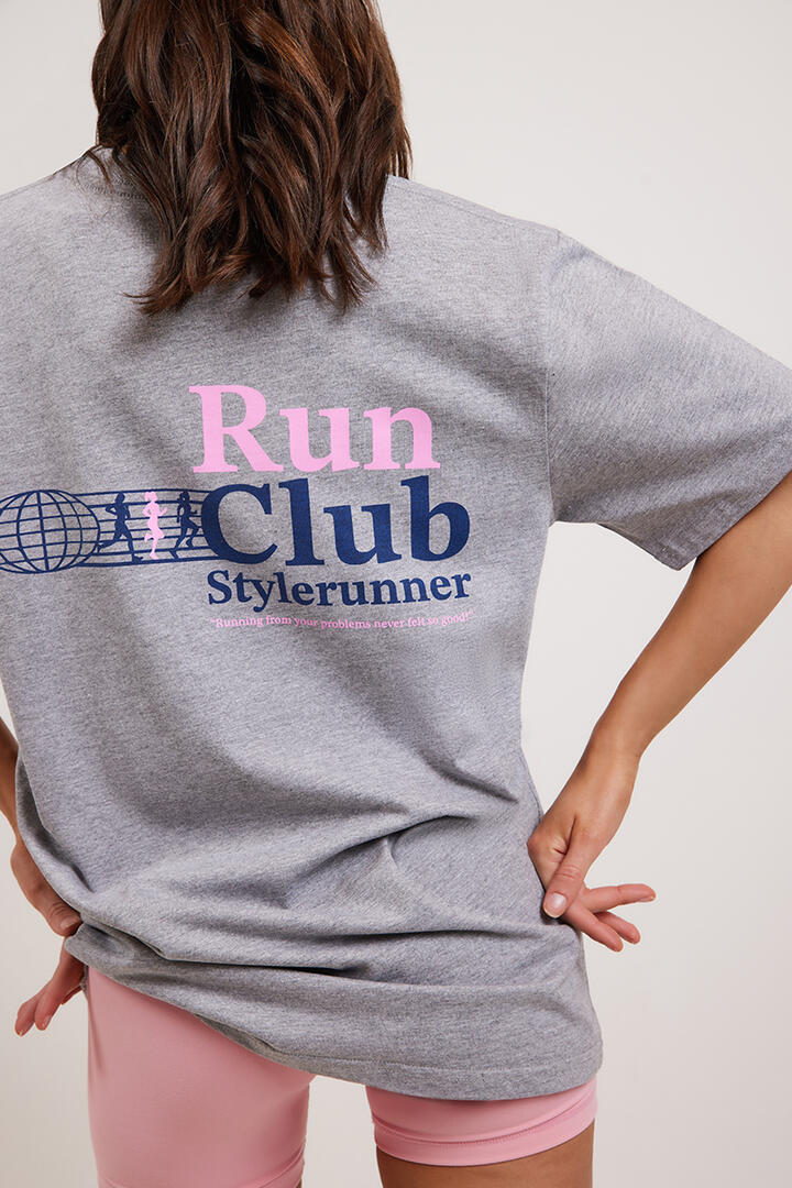 Stylerunner Sr Run Club Tee Light Grey