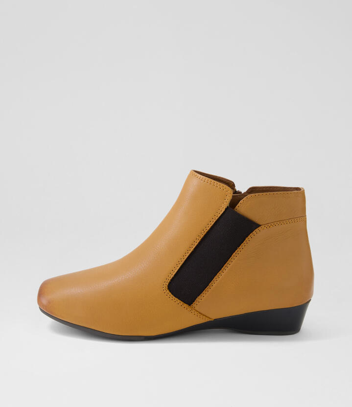 Raelynn New Tan Leather Ankle Boots