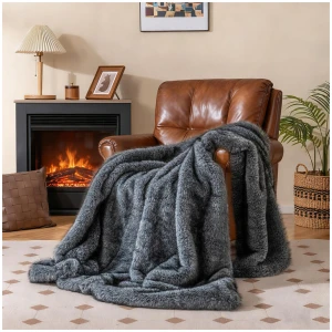 Costway740GSM Soft Plush Fuzzy Luxury Faux Wolf Fur Blanket for Bed-Grey-M