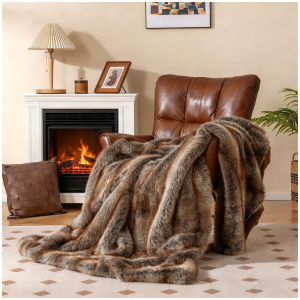 Costway780GSM Soft Plush Fuzzy Luxury Faux Fox Fur Blanket for Bed Sofa-Brown-M