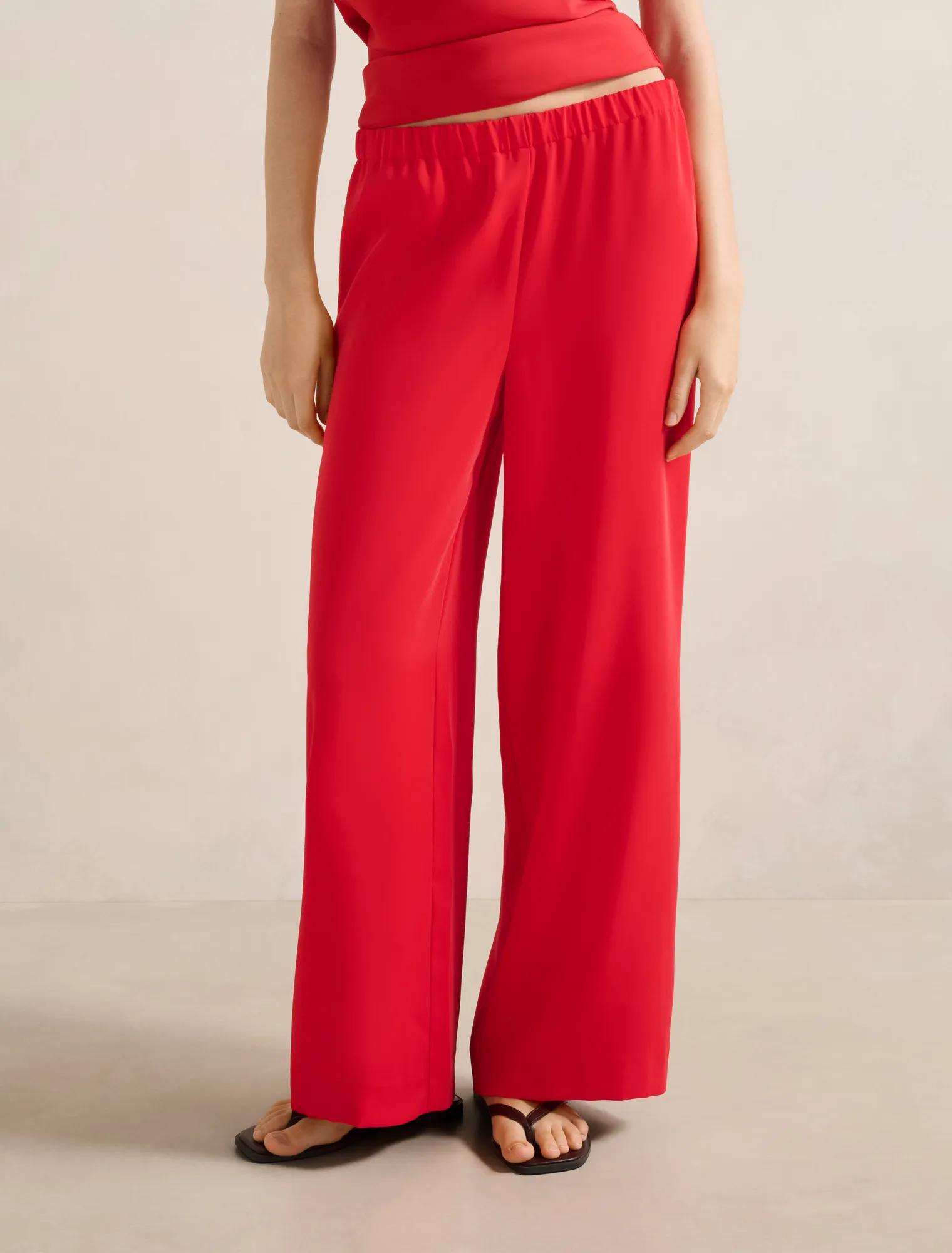 Forever New Women's Evelyn Elastic Wide Leg Pant in Red Set