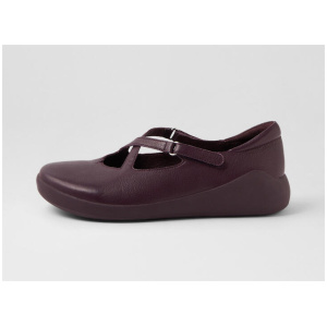 Yavid Xf Aubergine Leather Flat Shoes