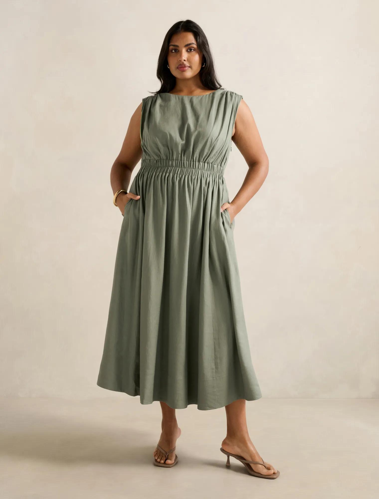 Forever New Women's Afina Curve Extended Shoulder Midi Dress in Garden Green