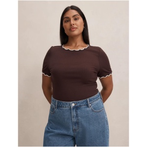 Forever New Women's Rebecca Curve Scallop Trim T-Shirt in Chocolate/Porcelain