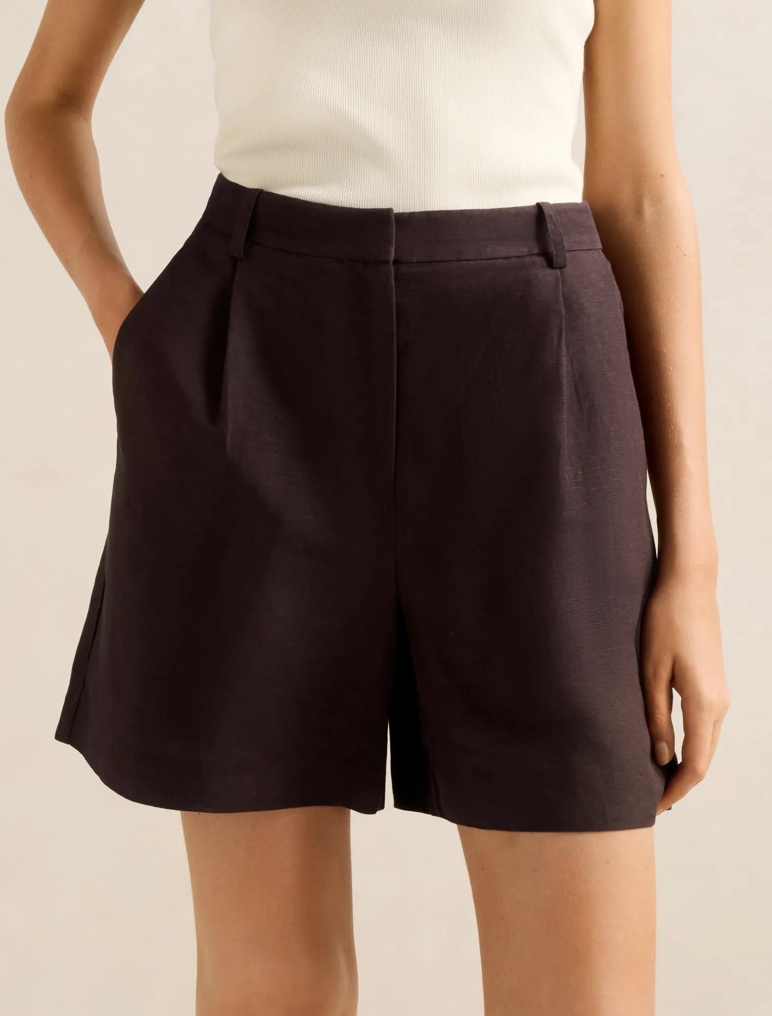 Forever New Women's Salome Bermuda Shorts in Dark Chocolate