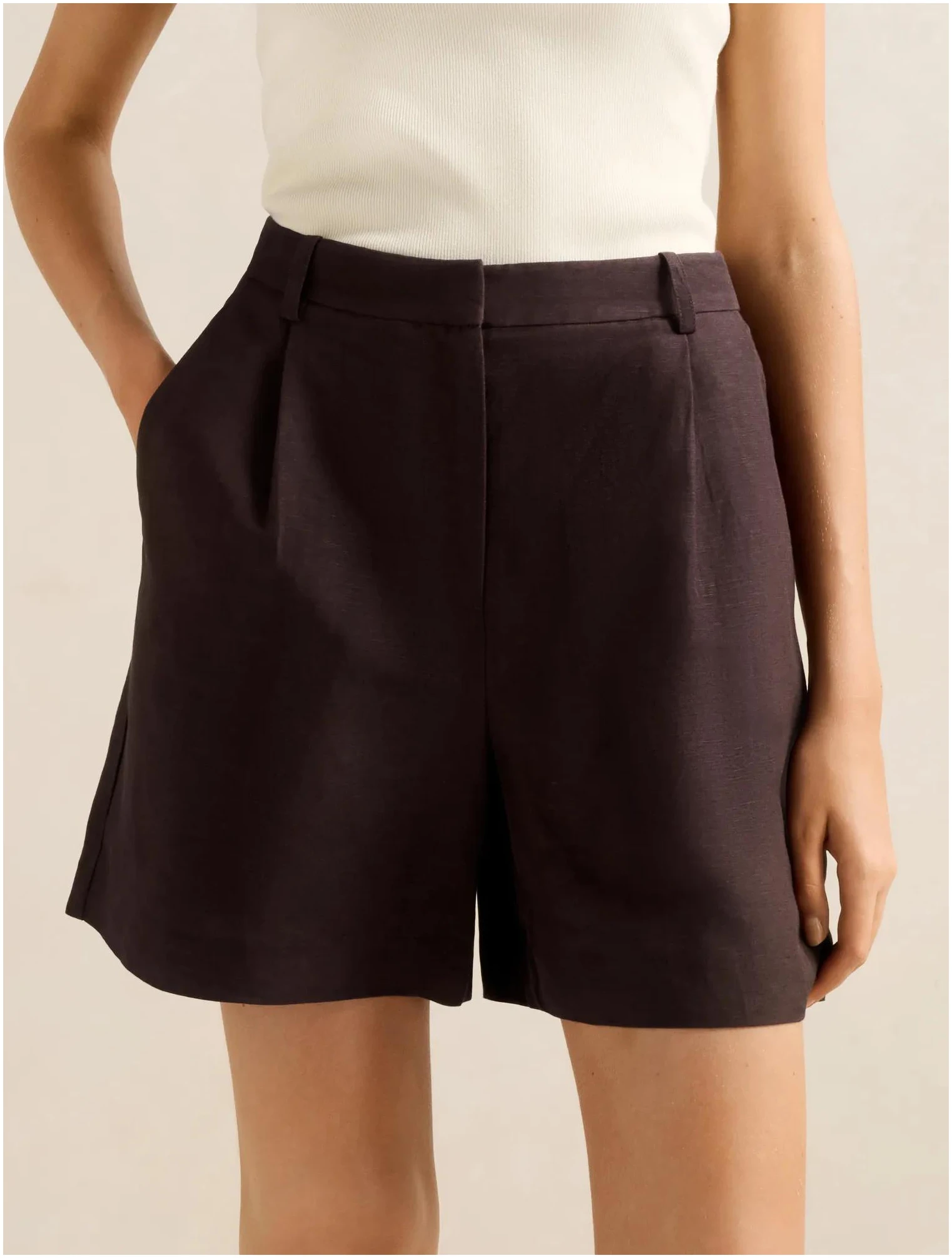 Forever New Women's Salome Bermuda Shorts in Dark Chocolate